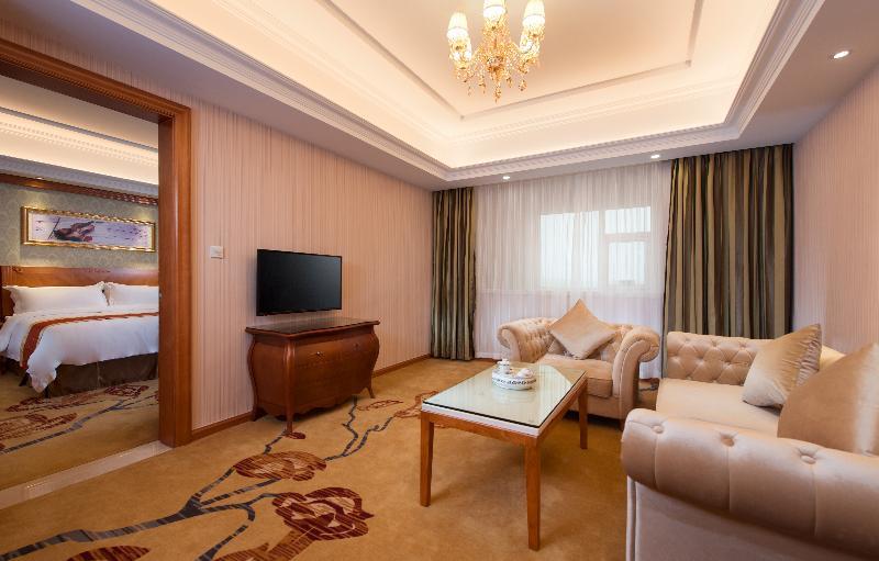 Vienna Hotel Guangzhou Airport Exterior photo