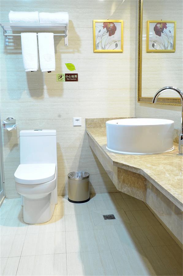 Vienna Hotel Guangzhou Airport Exterior photo